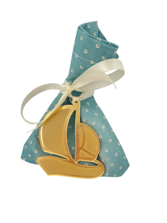 Μπομπονιέρα καραβάκι σε πουγκάκι