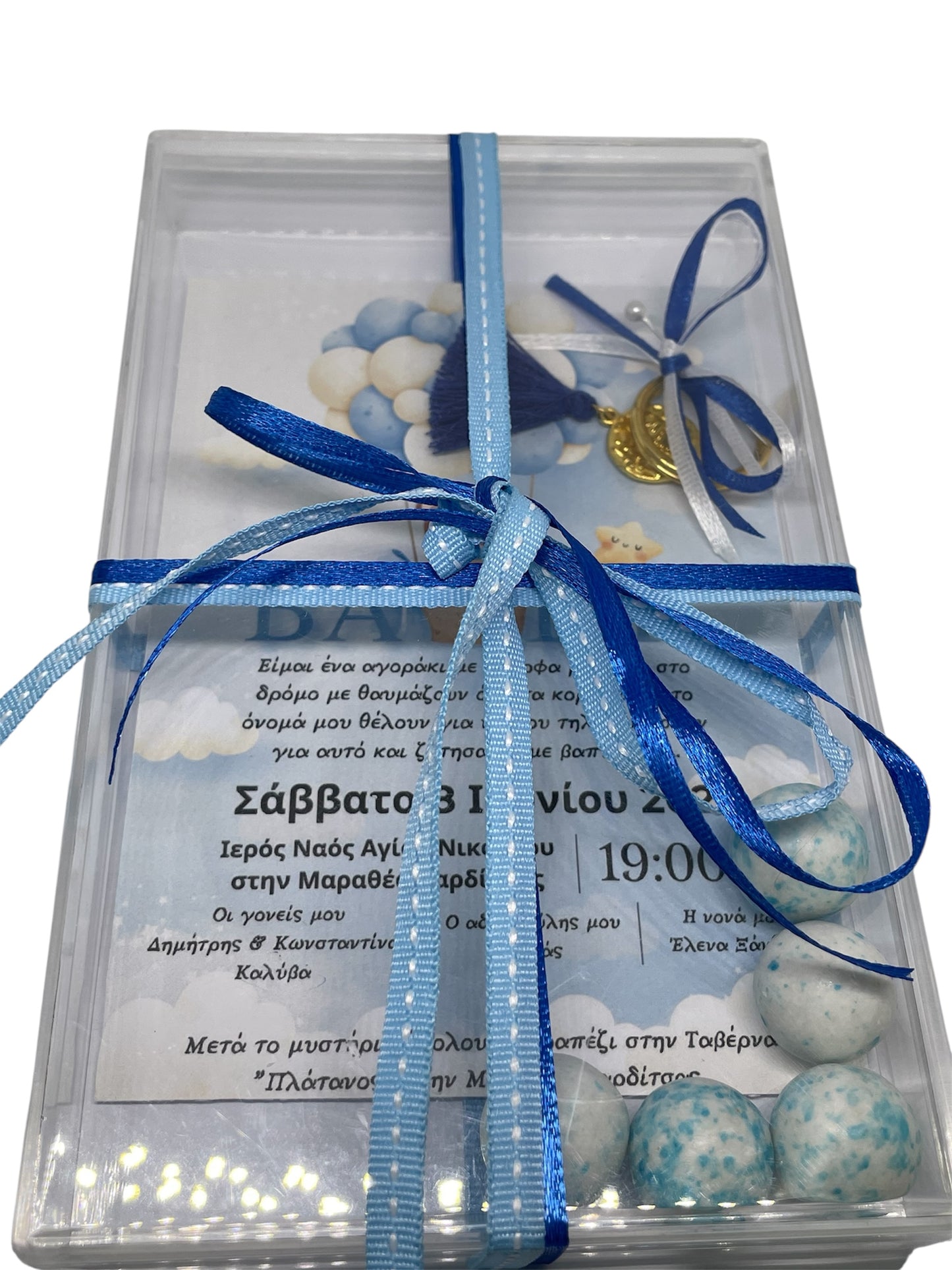 Μπομπονιέρα προσκλητήριο σε κουτί πλέξιγκλας με κωνσταντινάτο