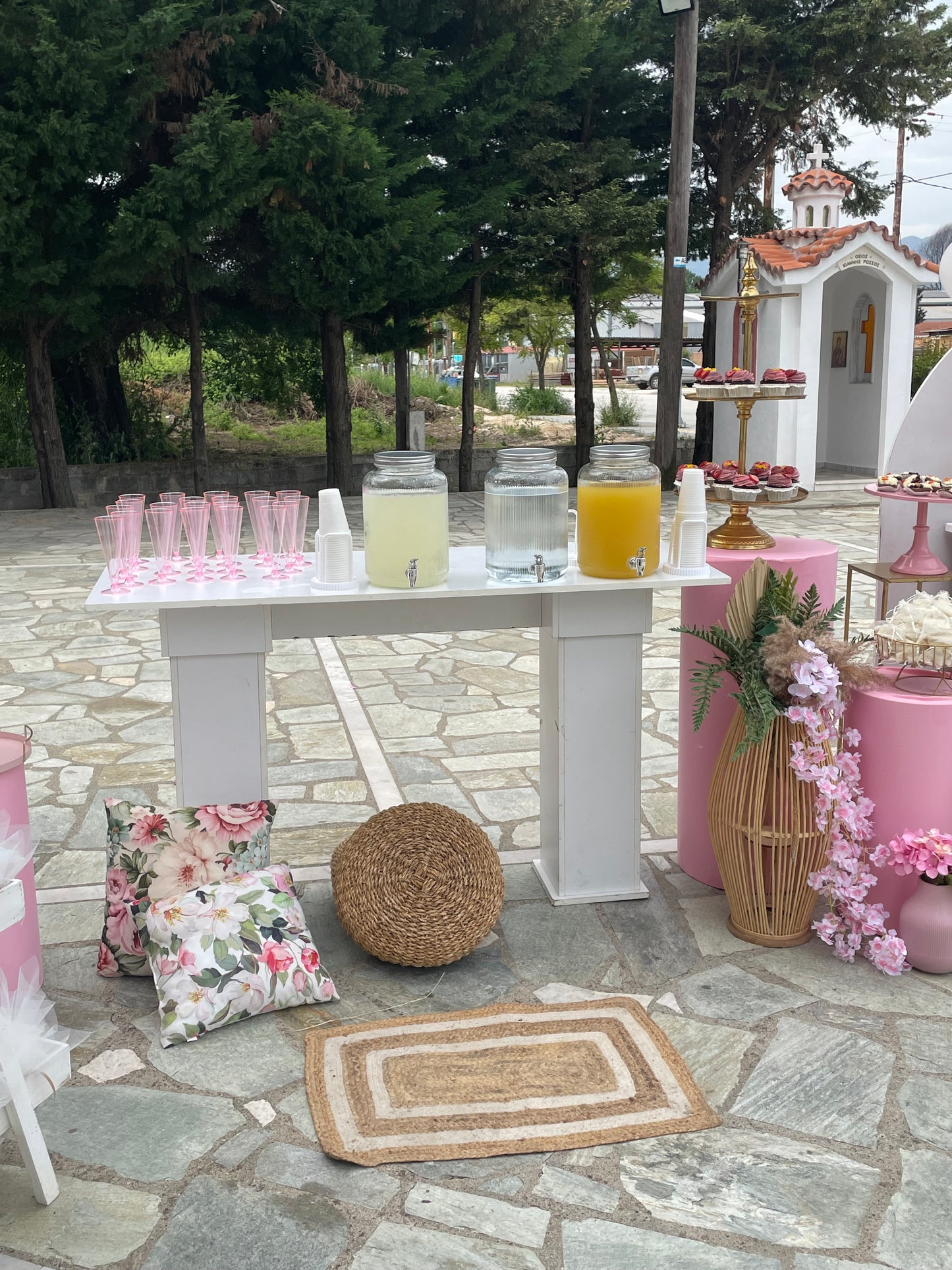 Γάμος και Βάπτιση με θέμα λουλούδια